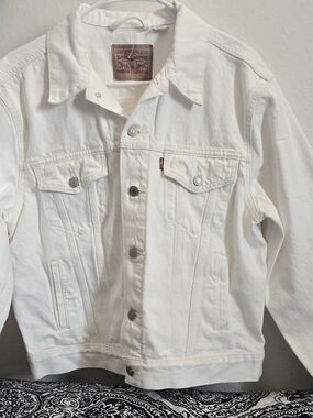 Levi's White Denim Jacket with Chest Pockets